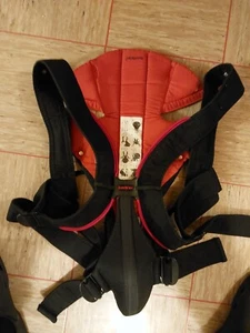 Baby Björn Trage, schwarz rot - Bild 1 von 4