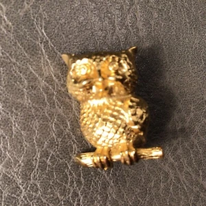 VTG Trifari Crown Over T Gold- Tone Tiny Owl on A Branch Brooch Mint Condition - Picture 1 of 10