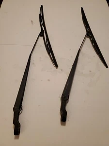 1997 2002 Lincoln NAVIGATOR FRONT LEFT & RIGHT WINDSHIELD WIPER ARMS W BLADES  - Picture 1 of 3