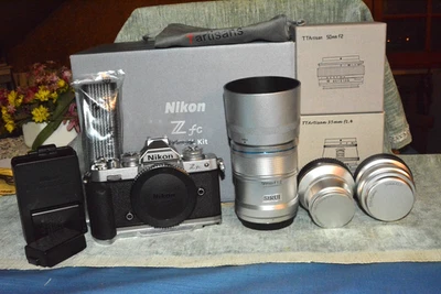 Nikon Zfc come nuova(550 scatti)+3 obiettivi cromati+accessori-vedi descrizione - Immagine 1 di 4