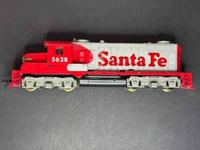 HO Scale Tyco Diesel Loco Railroad Train Santa Fe #5628 - Tested! Needs Coupler - Image 1 of 4