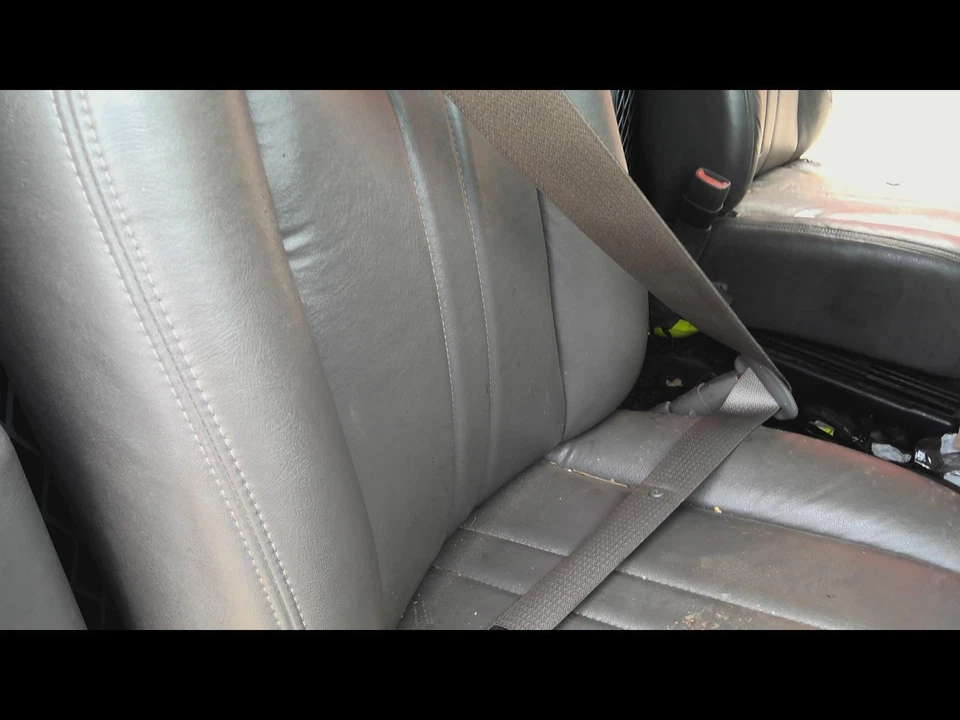 Used Front Left Seat Belt Front fits: 2005 Chevrolet Express 3500 van driver ret Foto 1 de 4