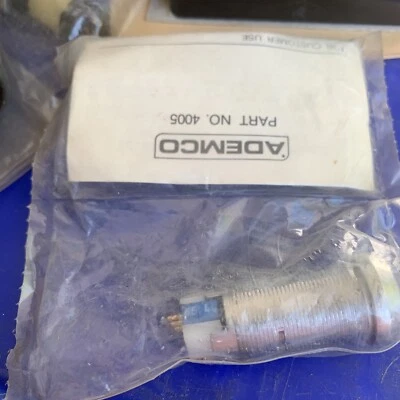 Adenco 4005 钥匙开关部件全新 pkg 3 针快速免费送货 — 第 1/4 张图片