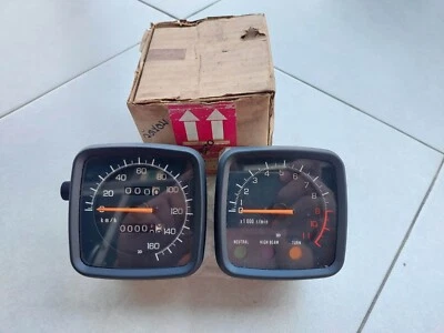 SUZUKI GT125-GT125X4-TR100-125-GP-TORA SPEEDOMETER+TACHOMETER GENUINE NOS JAPAN - Изображение 1 из 4