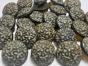 Super Cute Black Dyed Matte Frost Floral Daisy Flower Button 21/MM 13/16" Shank - Picture 1 of 2