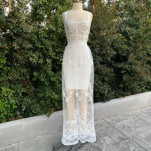 Maxi vestido sin mangas blanco de encaje floral transparente - Imagen 1 de 10