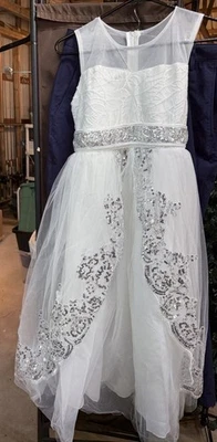 Women’s Size Med (8-10) Quincerea  PAGEANT PROM PARTY GOWN FORMAL White 3/4 Lgt - Image 1 of 4