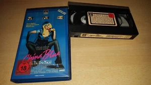 China Blue bei Tag und Nacht - Kathleen Turner - Anthony Perkins - VHS - ab 18 - Bild 1 von 2