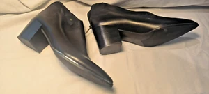 Via Spiga Botas de Cuero Negras Detalle de Metal 2 Pulgadas Tacón Apilado, Cremallera - Imagen 1 de 9