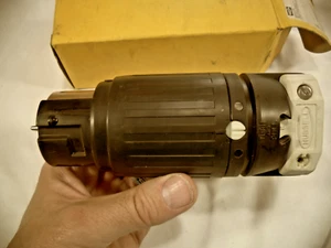 Hubbell CS8164C Locking Connector, 50 amp, 480V, 3 Pole and 4 Wire BRAND NEW #54 - Picture 1 of 7