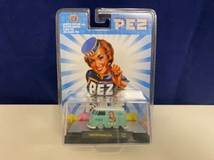 1/64 M2 Machines 1960 Volkswagen VW Delivery Van Short Bus Car 31500-HS41 CHASE - Picture 1 of 2