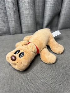 Hasbro Pound Puppies Cucciolo Marrone Peluche Cane Animale Giocattolo Collare Orecchie Corte - Foto 1 di 7