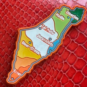 ISRAEL🇮🇱GUMMI KÜHLSCHRANKMAGNET✅LANDKARTE MIT STADTENAMEN TOURISTENSOUVENIR🎗 - Bild 1 von 2