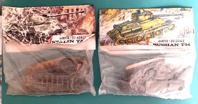 Airfix scala HO - T 34 e Josef Stalin 3 - Red stripe vintage kit anni 70' - - Immagine 1 di 2