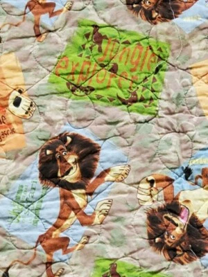 Manta acolchada Baby Madagascar 2005 43" X 43" The Pride of Madagascar colorida Foto 1 de 4