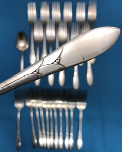 24 Pc LADY HAMILTON Silverplated  Dinner & Salad FORKS + 2 SERVING Pcs Community - Picture 1 of 4