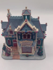 Lemax ‘Tis The Season Christmas Decorations Lighted Building 05095 W/Box - Picture 1 of 5
