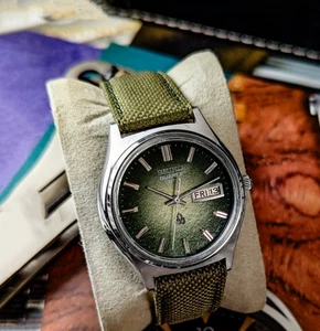 Vintage Seiko Quartz QT - 0823-7000 - Green Bark Gradient Dial - 1974 JDM - Picture 1 of 10