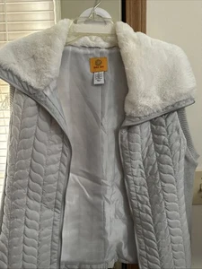 Women's Quilted Vest with Faux Fur Collar - Picture 1 of 3