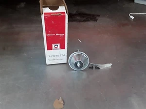 NOS 1975-1982 Corvette Oldsmobile Distributor Vacuum Advance GM 1978374 - Picture 1 of 3