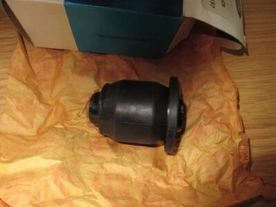 Nuevo de Lote Antiguo Ford Escort Tracer Brazo Inferior Delantero Montaje Perno Buje F7CZ-3069 Foto 1 de 4