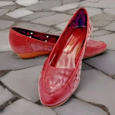 Vtg. Etienne Aigner Burgundy Leather Open Weave Pumps Size 7.5 N - Image 1 of 4