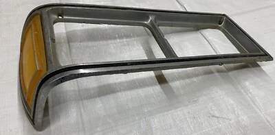 76 Oldsmobile 98 Cabezal Luz Bisel Noventa y Ocho Lámpara Moldura Parrilla Extensión Foto 1 de 4