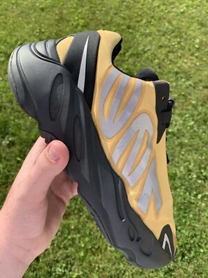 Talla 8.5 - Yeezy Boost 700 MNVN Honey Flux GZ0717 Foto 1 de 4