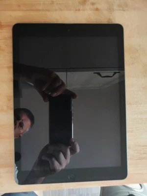 Apple iPad Air 1.ª Generazione 9,7'' 16GB, Wi-Fi Tablet - Grigio Siderale - Immagine 1 di 3