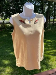 Bobbie Brooks Beige Sleeveless Top With Embroidered Floral Detail Womens Medium - Picture 1 of 7