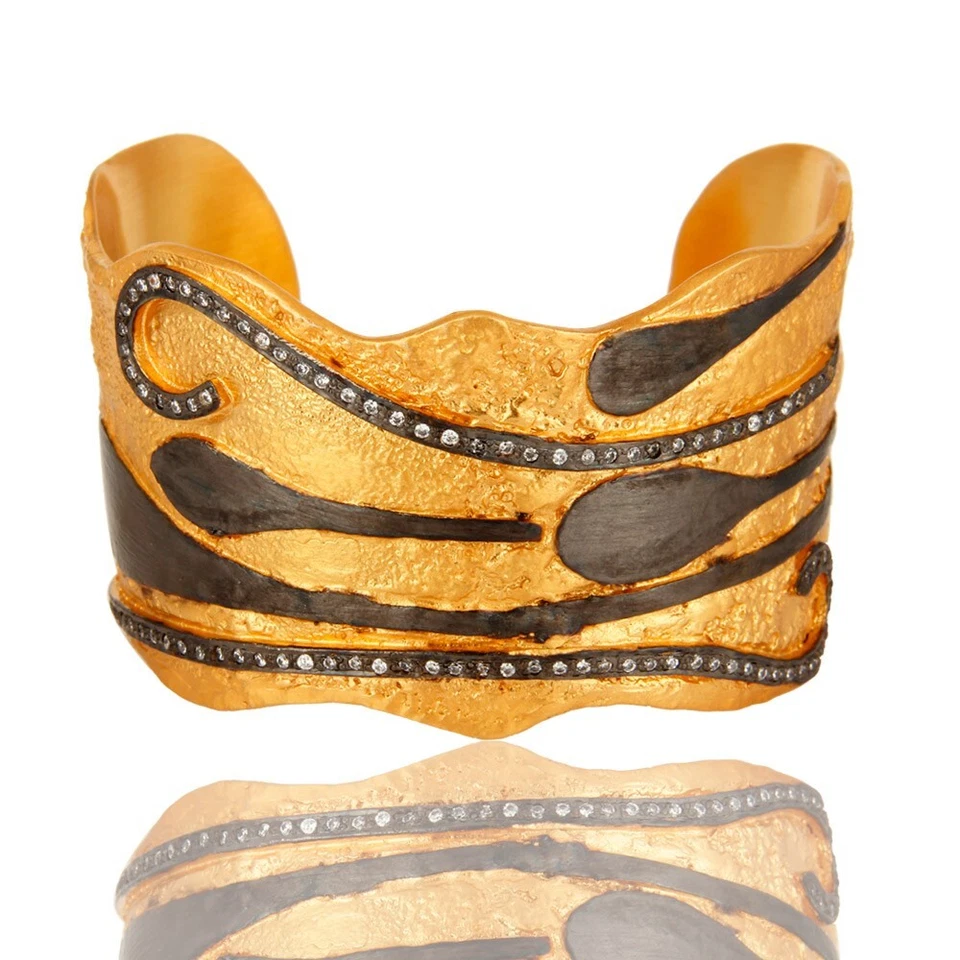 Brazalete/brazalete ancho enchapado en oro amarillo de 22K enchapado en rodio negro con circonita Foto 1 de 4
