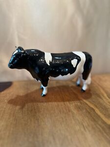 Beswick Friesian Bull Ch. “Coddington Hilt Bar” model 1439A