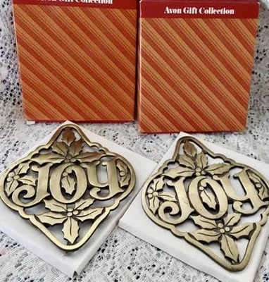 2 Avon CAST IRON HOLLY & JOY Christmas Kitchen TRIVET Wall Hanging NOS Vintage - Image 1 of 2