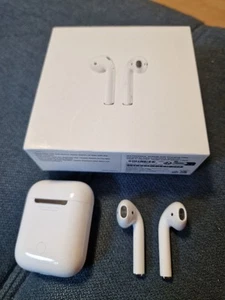 Apple AirPods 2. Generation mit Ladecase - Weiß / Neu - Model A2032 A2031 A1602 - Zdjęcie 1 z 6