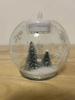 Globo de nieve copo de nieve botella cepillo árboles luz de té votiva candelabro 3,5” de alto Foto 1 de 2