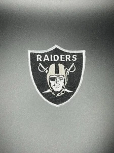 Las Vegas / Oakland Raiders scudo ferro su toppa ricamata - Foto 1 di 2