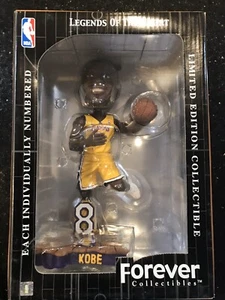Camiseta Kobe Bryant Home #8 Legends Of The Court Bobblehead rara como nueva - Imagen 1 de 5