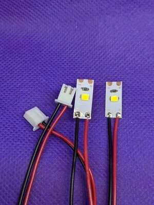 (2) piezas LEDS blanco cálido en enchufes conectores de 24", funciona con concentrador Woodland Scenics  Foto 1 de 2