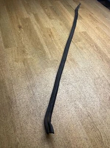 Range Rover classic lower Tailgate Rear Crossmember Rubber seal. B - Picture 1 of 10