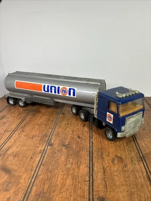 ERTL UNION 76 OIL CO. CHEVROLET TRUCK AND TANKER SEMI PRESSED STEEL - Image 1 of 4