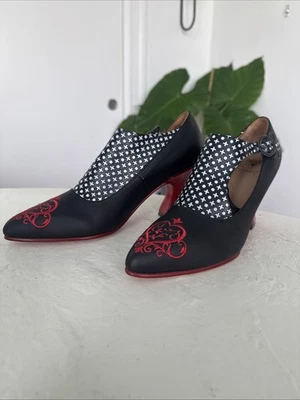 Mujer John Fluevog Edición Limitada Darla Antiguo Metal Arco Hebilla Talla 6.5 Foto 1 de 4