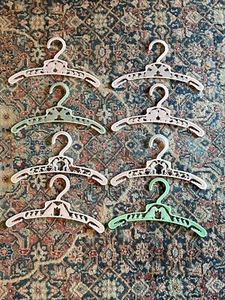 Lot Of 9 - Vintage Baby Clothes Hanger Imperial Plastics ANIMALS Newark NJ - Imagen 1 de 4