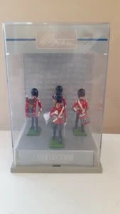 Britains ceremonial Scots guards band 1989 perspex box walthamstow 1:32 - Picture 1 of 9