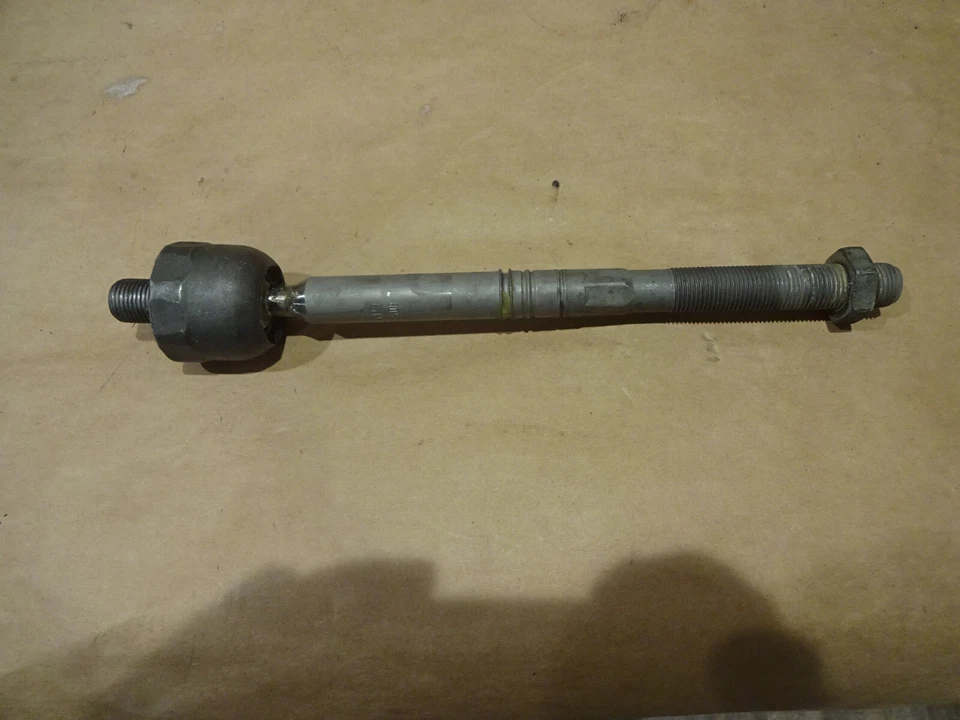 Lamborghini Huracan LP580, LP610 - Junta de rótula de varilla de amarre interior OEM usada Foto 1 de 4