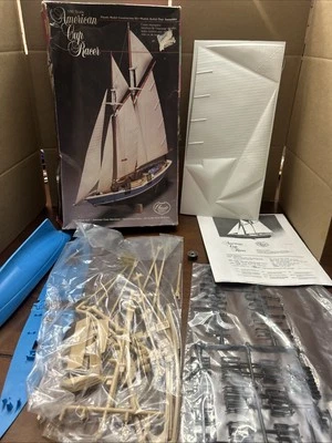 American Cup Racer 1988 Lindberg replica series plastic model construction kit. - Image 1 of 4