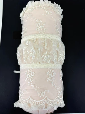 Almohada Sweet Dreams Rosa Marfil Rosa Ramo Encaje Cuello 17" x 7" Cottagecore Foto 1 de 4