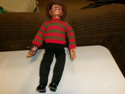 De colección Freddy Krueger Pesadilla en Elm St. Muñeca parlante Pull String Works 1989 Foto 1 de 4