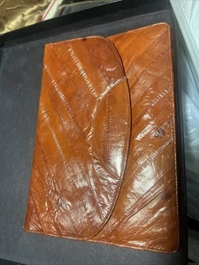 Cartera de piel de anguila vintage, 8 1/2" X 6"'S, usada pero en muy buen estado, limpia sin humo - Imagen 1 de 13