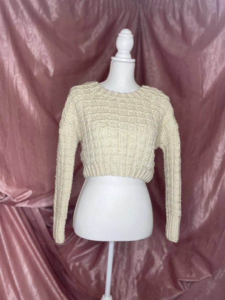 Suéter pequeño tejido grueso recortado para mujer JOA  Foto 1 de 4