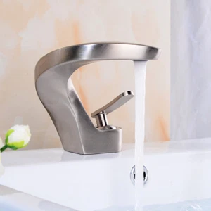 Caño de cascada Inodoro de un solo orificio Mango Níquel cepillado Grifos de lavabo de baño - Imagen 1 de 9